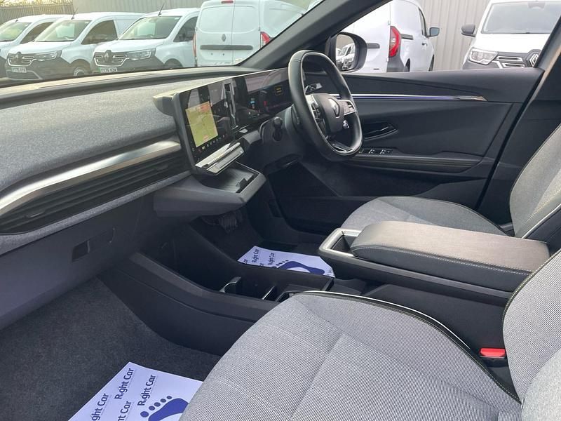 Used Renault Megane E-Tech Techno 160 kW (218 HP) 2022 Grey/black Hatchback