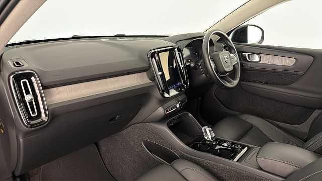 Used Volvo XC40 Ultra 163 HP (119 kW) 2025 Fjord blue SUV