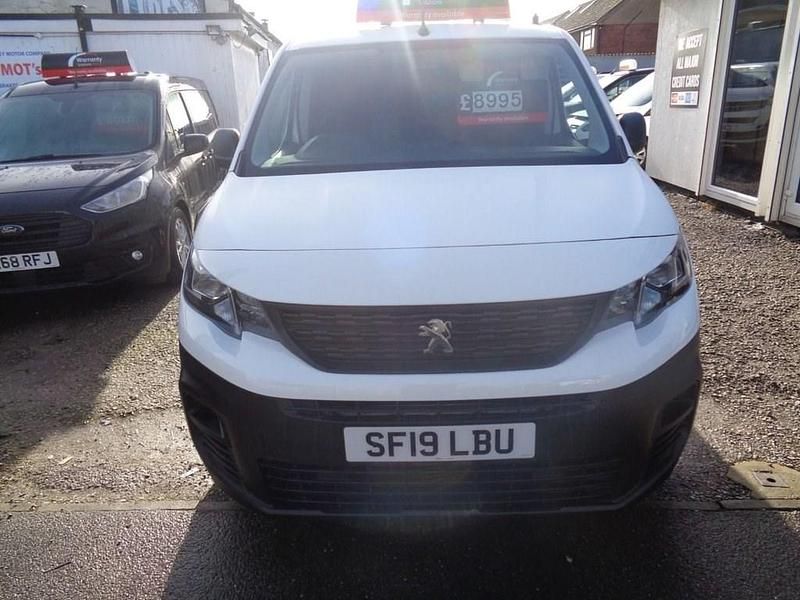 Used Peugeot Partner S 64 HP (47 kW) 2019 White MPV