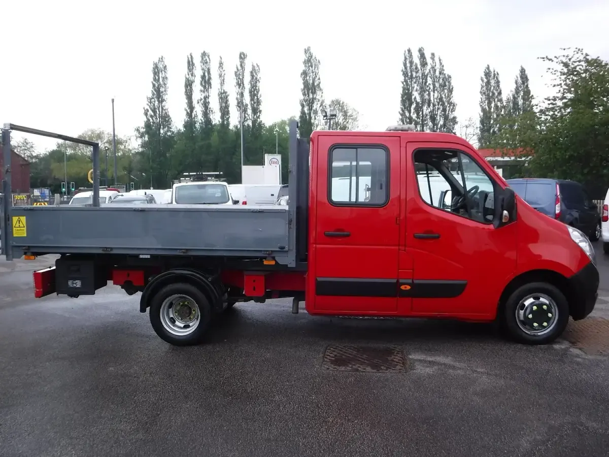 Used Vauxhall Movano 2017 Red MPV