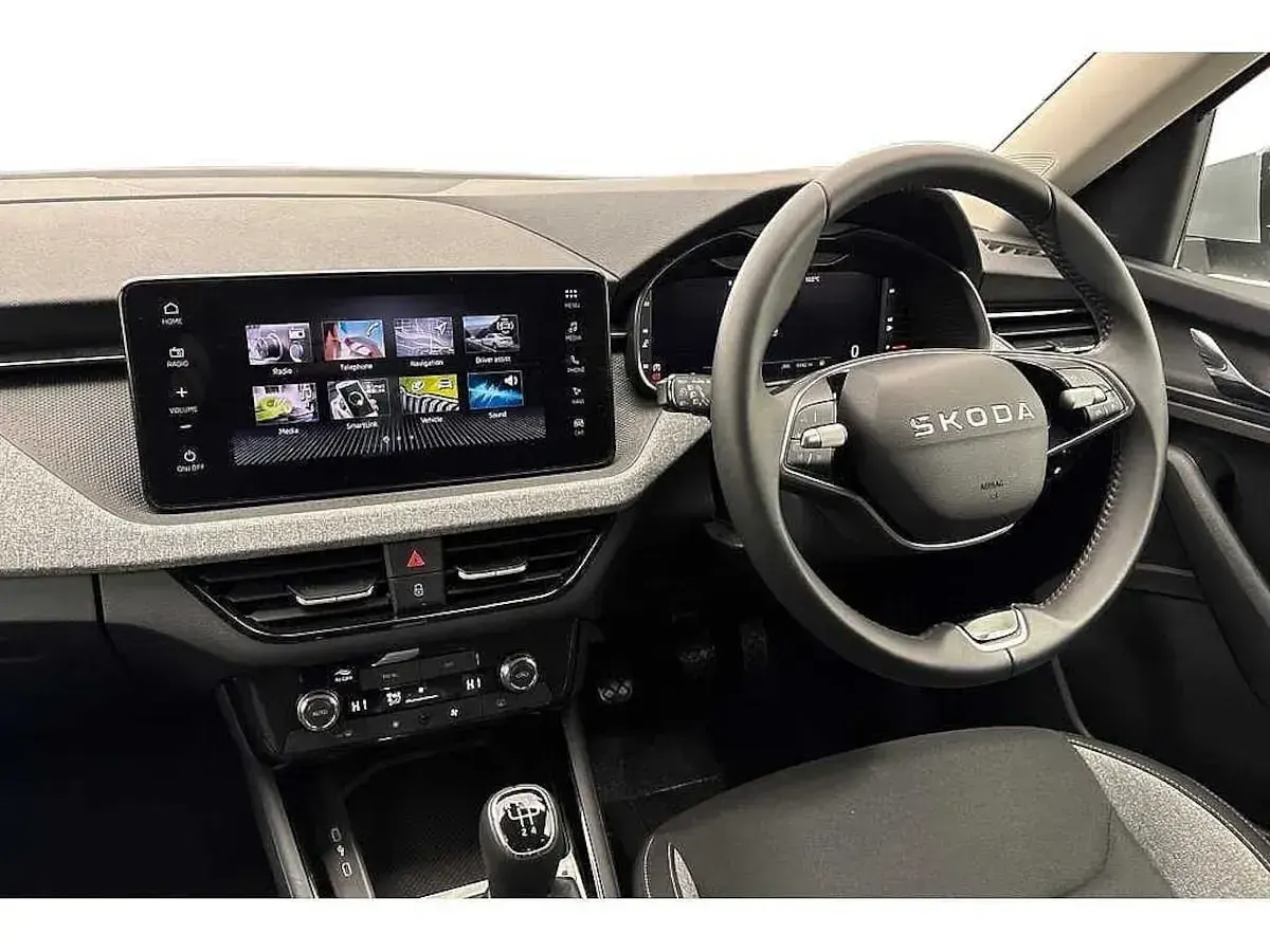 Used Skoda Kamiq SE 70 HP (51 kW) 2025 Brilliant silver metallic SUV
