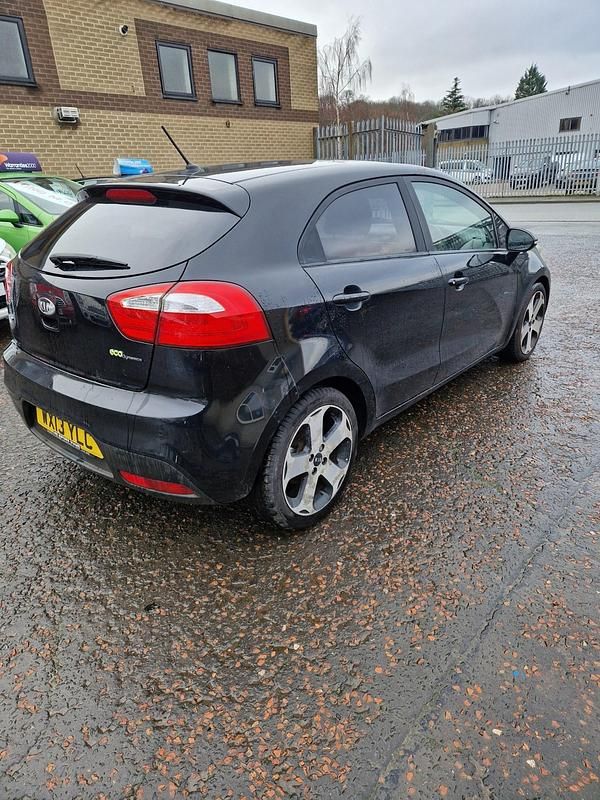 Używany Kia Rio 107 KM (78 kW) 2013 Czarny Hatchback