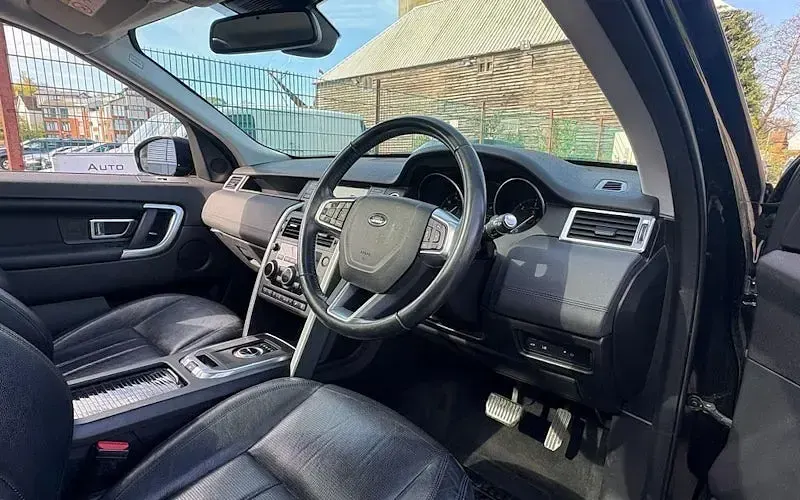 Used Land Rover Discovery Sport HSE 180 HP (132 kW) 2016 Black SUV