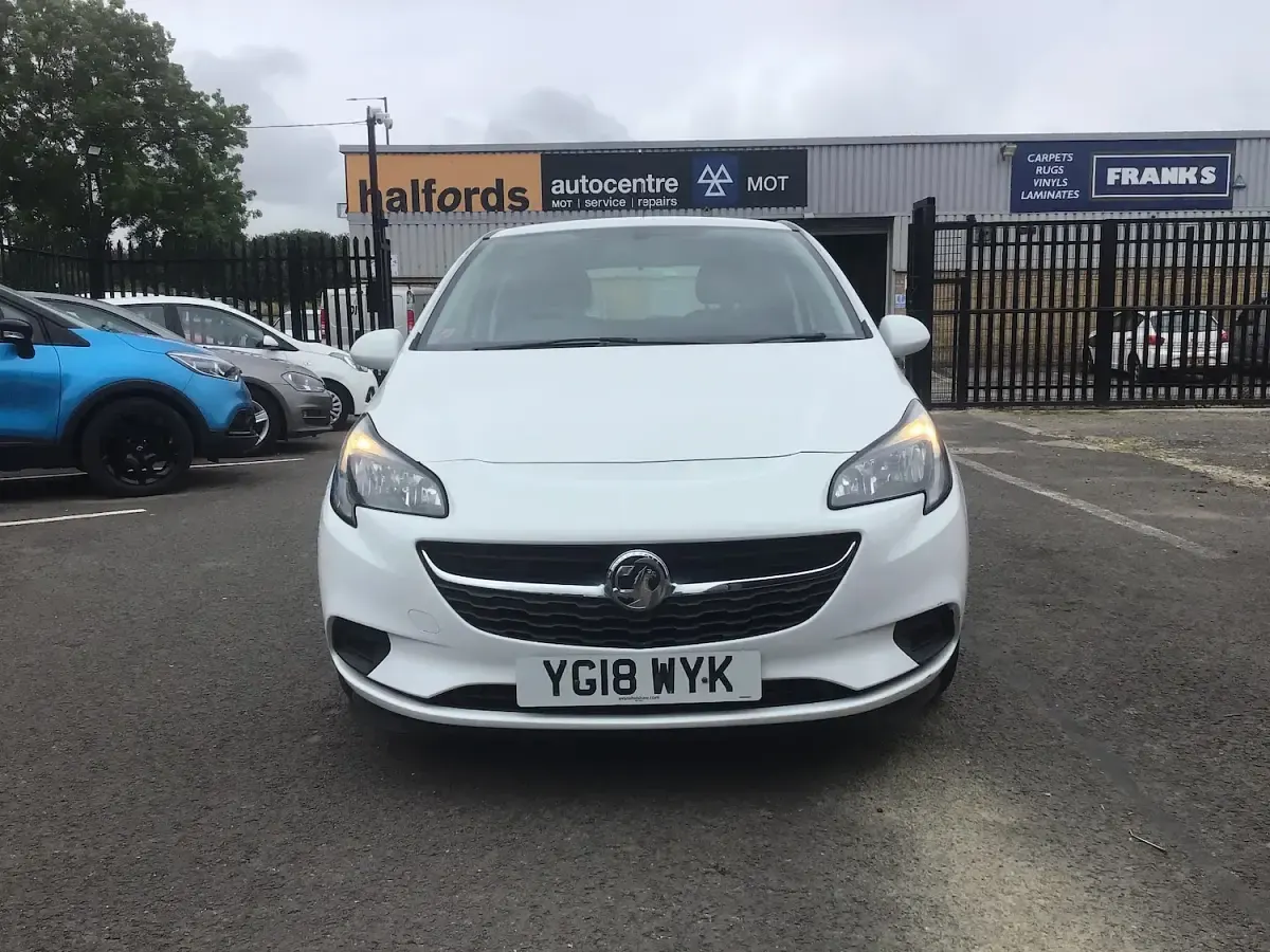 Used Vauxhall Corsa 95 HP (69 kW) 2018 White Hatchback
