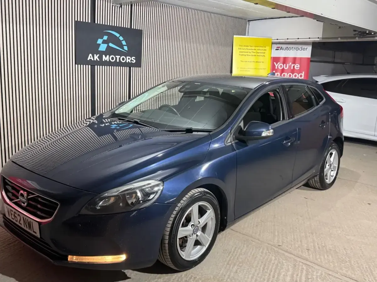 Usado Volvo V40 115 CV (84 kW) 2013 Azul Utilitario