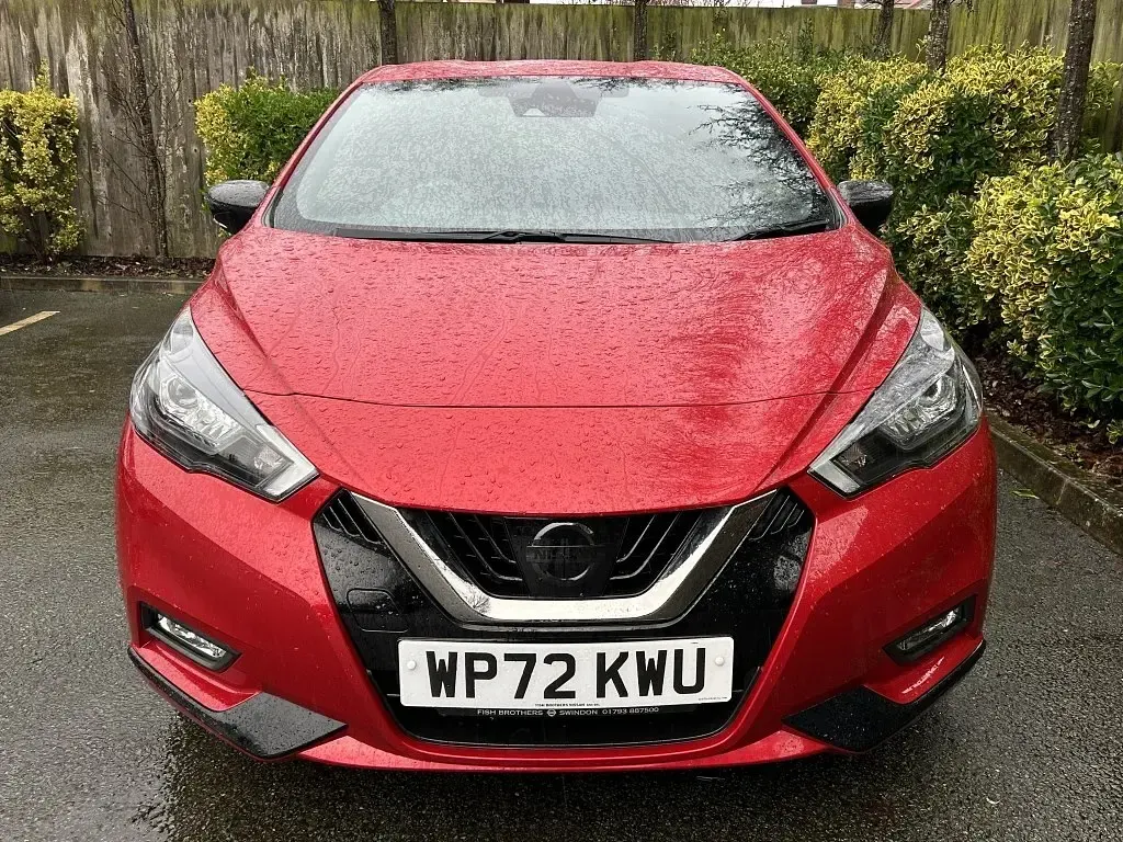 Begagnad Nissan Micra 92 HK (67 kW) 2022 Röd Halvkombi