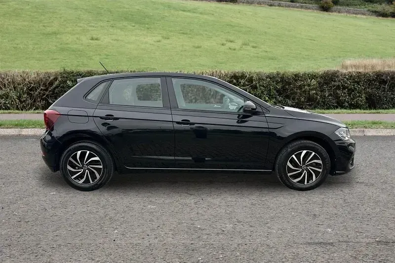 Used VW Polo Life 95 HP (69 kW) 2022 Black Hatchback