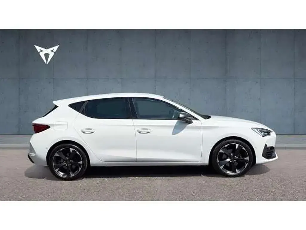 Used Cupra Leon 150 HP (110 kW) 2024 White Hatchback
