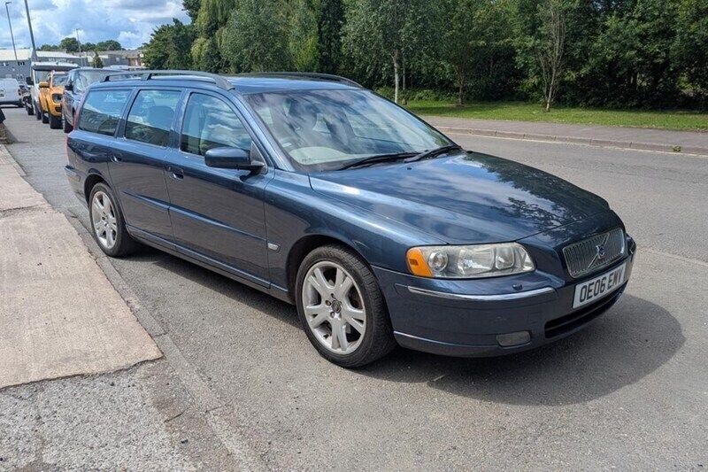 Blue Used 2006 Volvo V70 SE Estate | £2,495 (Good price) - Image 1/1