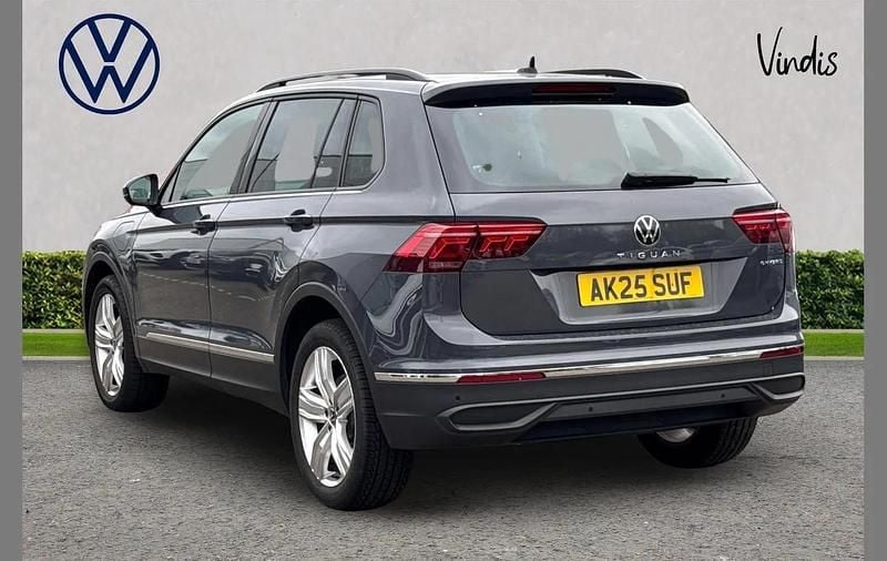 Usado VW Tiguan Life 241 HP (177 kW) 2025 Cinzento SUV