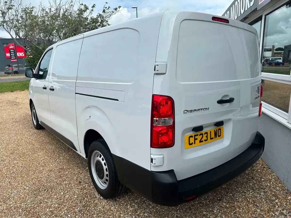 Used Citroën Dispatch 100 HP (73 kW) 2023 White MPV