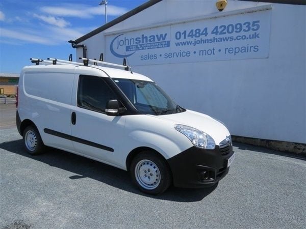 White Used 2018 Vauxhall Combo MPV | £6,900 (Super price) - Image 1/1