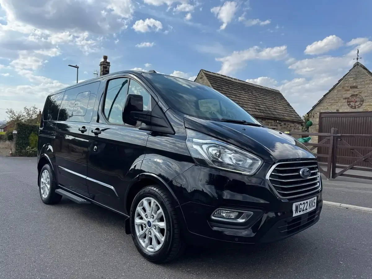 Used Ford T Titanium 2022 Black MPV
