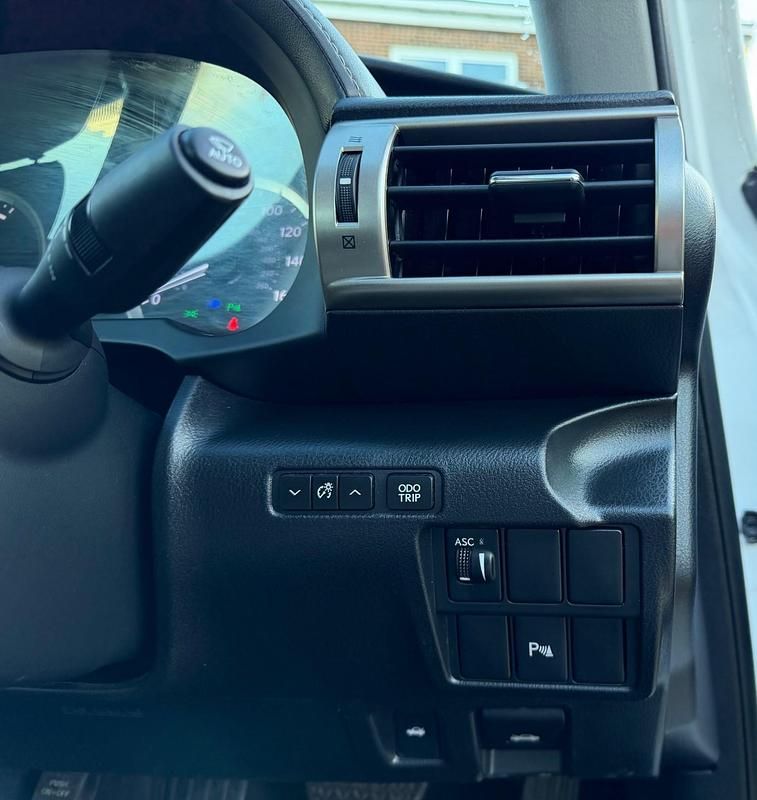 Used Lexus IS300h Executive Line 2015 White Sedan