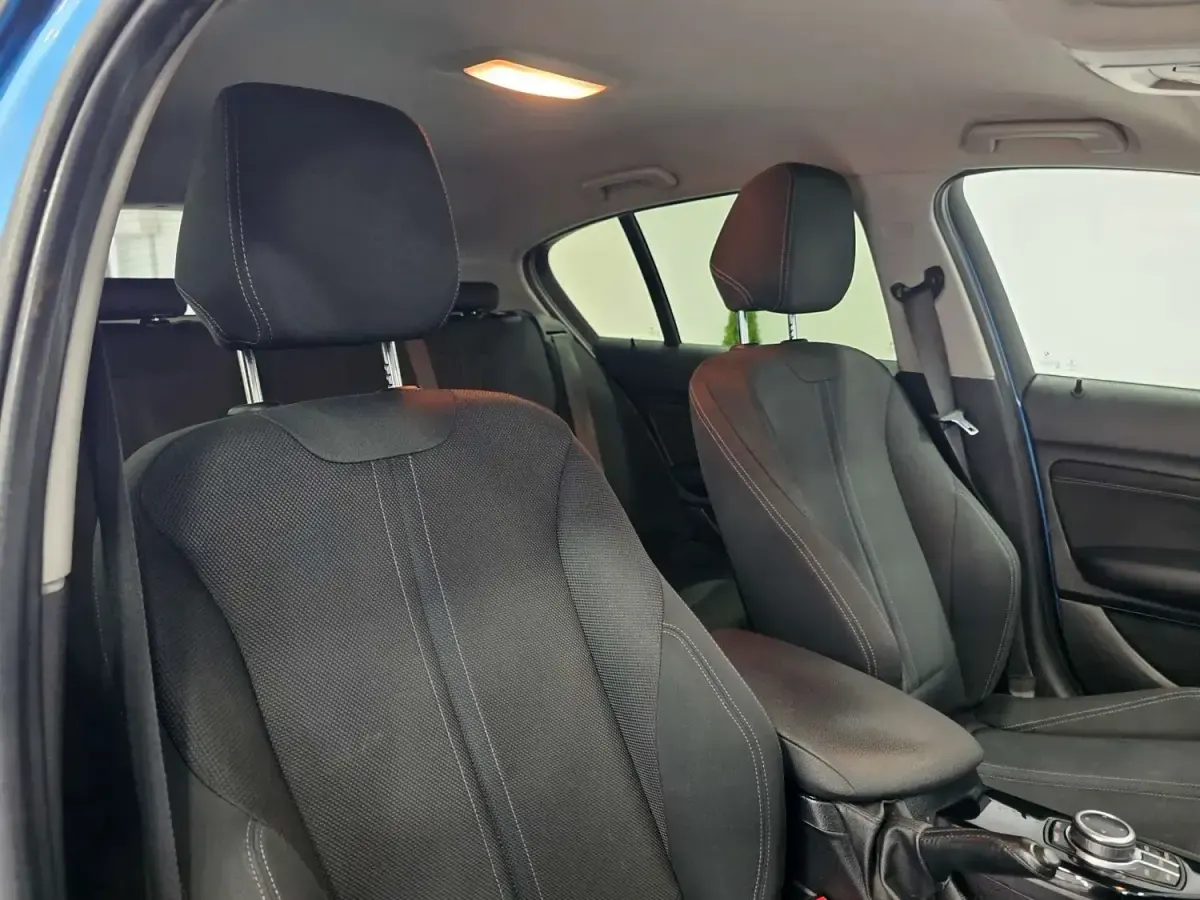 Usado BMW 118 Sport Line 2018 Azul Citadino