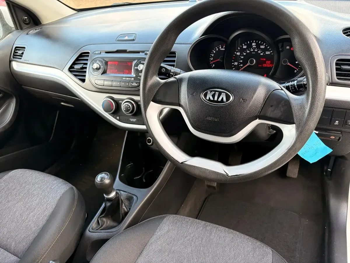 Used Kia Picanto 68 HP (50 kW) 2014 White Hatchback
