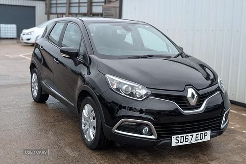 Black Used 2017 Renault Captur Expression+ SUV | £6,995 (Fair price) - Image 1/1