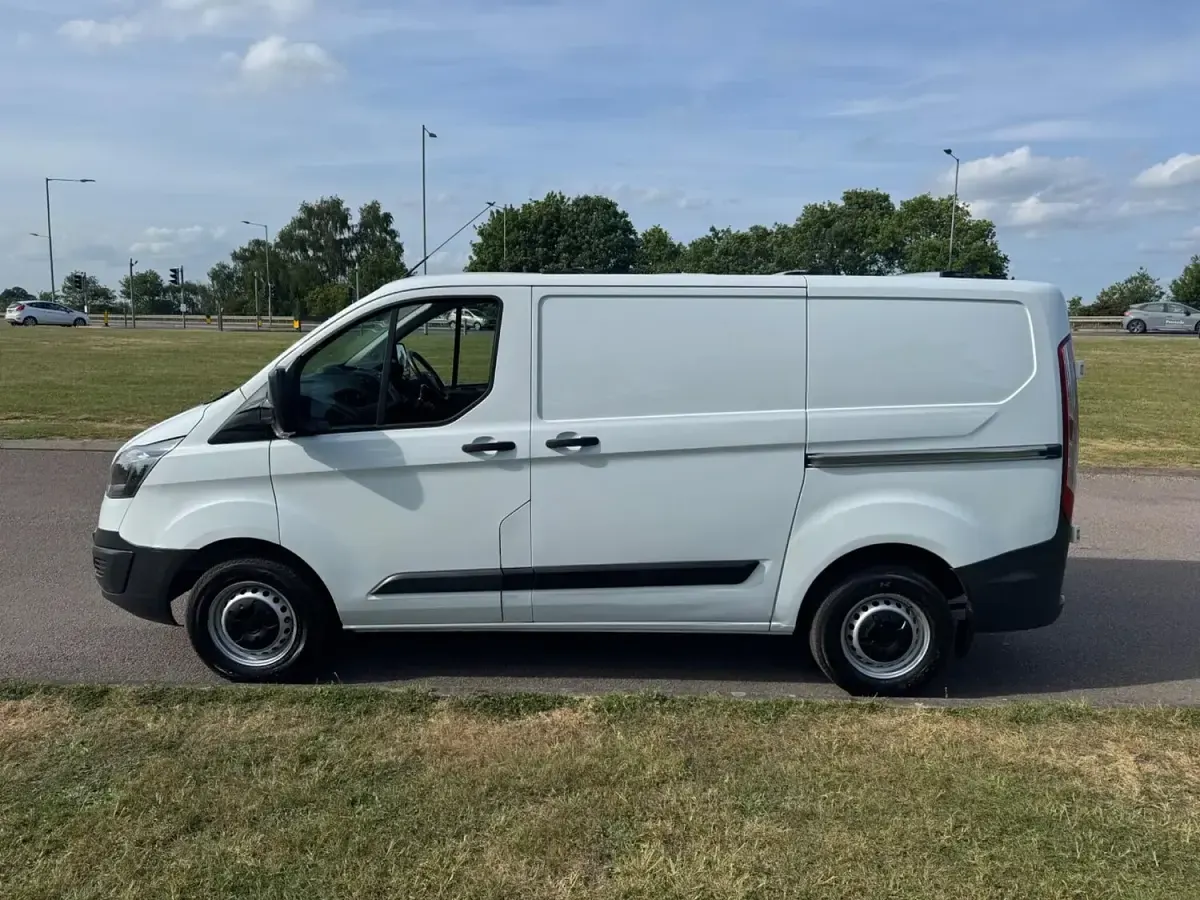 Used Ford Transit Custom 105 HP (77 kW) 2018 White Van