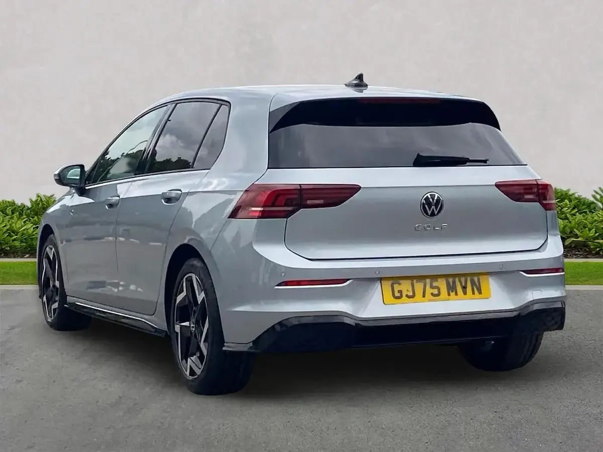 Used VW Golf VIII R-line 150 HP (110 kW) 2025 Silver Hatchback