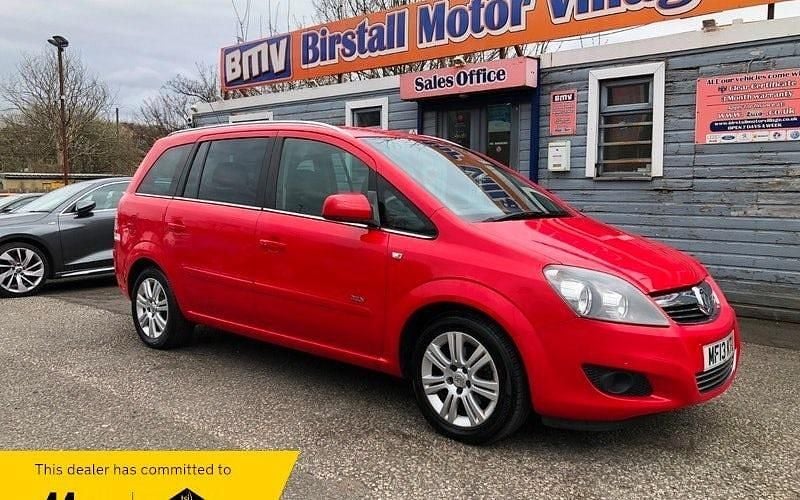 Used Vauxhall Zafira Design Edition 116 HP (85 kW) 2013 Red MPV