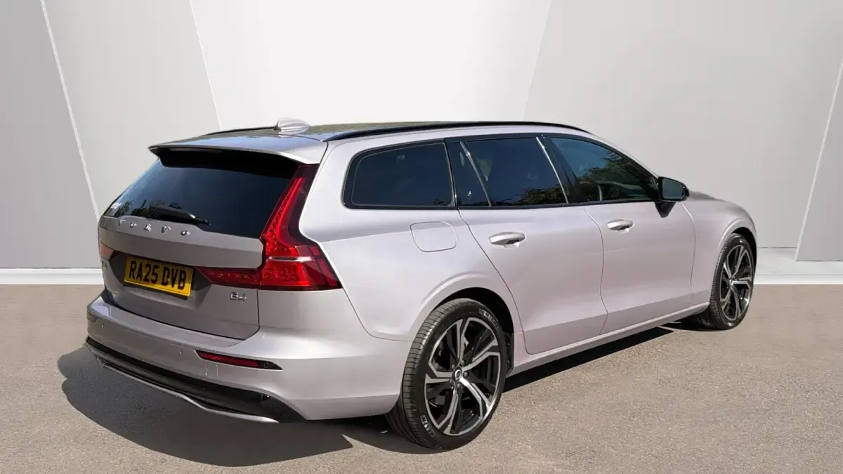 Used Volvo V60 Plus 197 HP (144 kW) 2025 Silver Estate