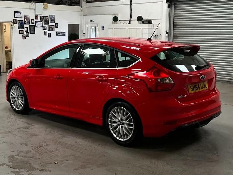 Used Ford Focus Zetec 115 HP (84 kW) 2014 Red Hatchback