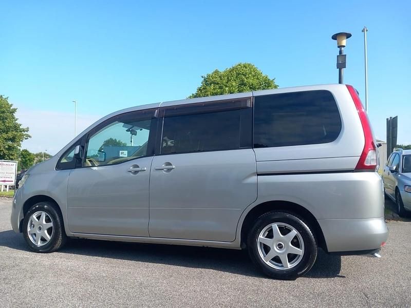 Used Nissan Serena 2006 White MPV