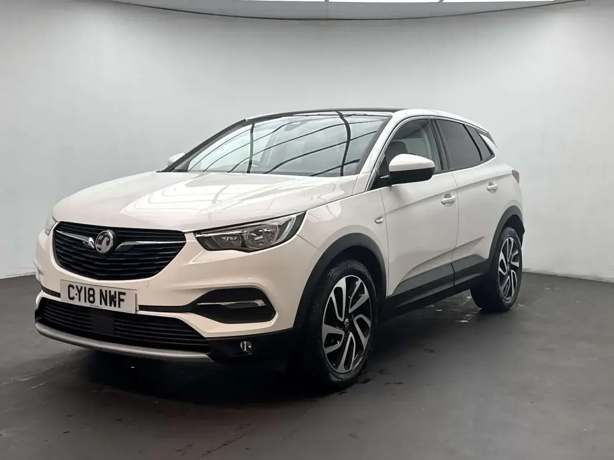 Used Vauxhall Grandland X Elite 130 HP (95 kW) 2018 White SUV