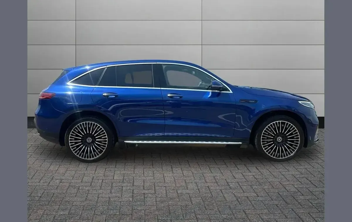 Usado Mercedes EQC400 AMG Line Premium 300 kW (408 HP) 2021 Azul SUV