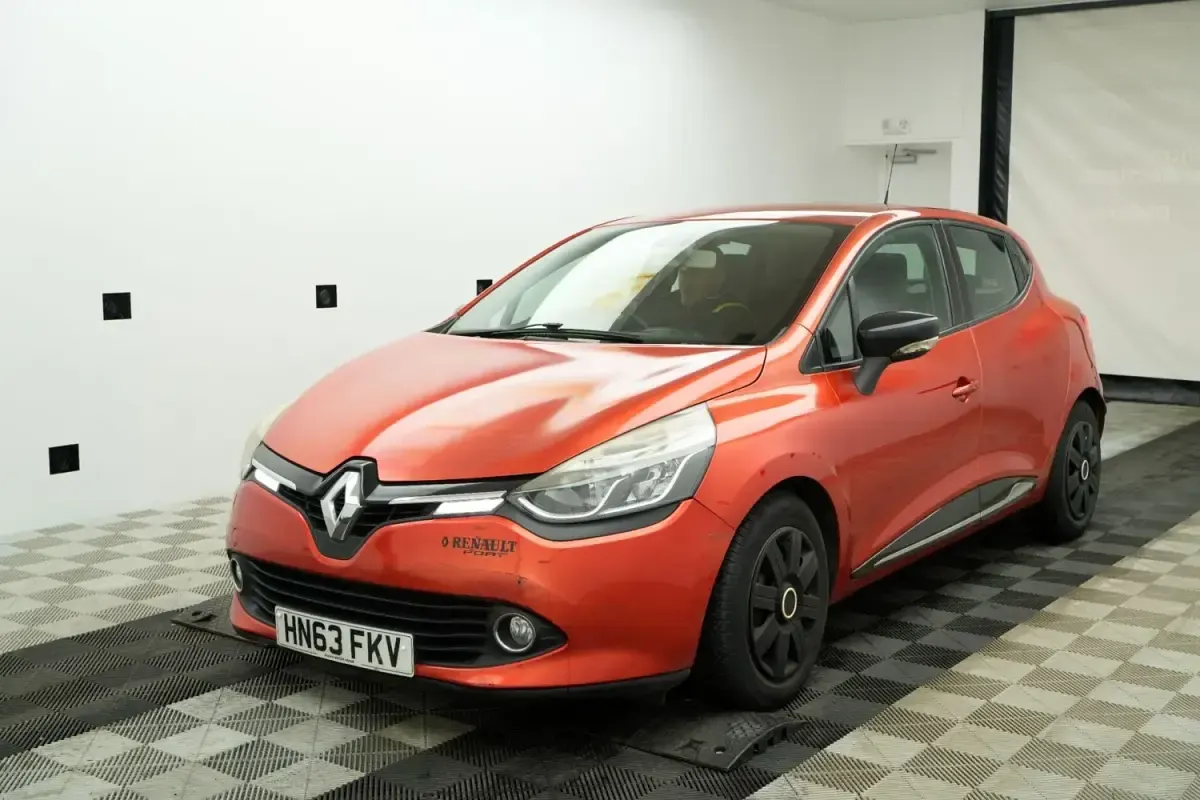 Usado Renault Clio IV Dynamique 90 HP (66 kW) 2013 Vermelho Citadino