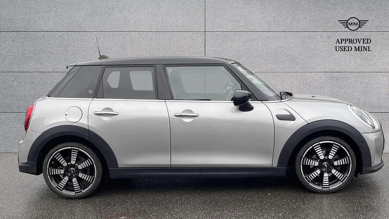 Used Mini Cooper Exclusive 134 HP (98 kW) 2024 Silver Hatchback