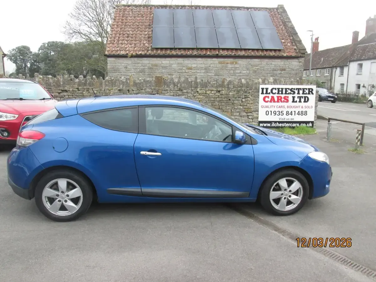 Used Renault Mégane Coupé Dynamique 108 HP (79 kW) 2011 Blue Coupe