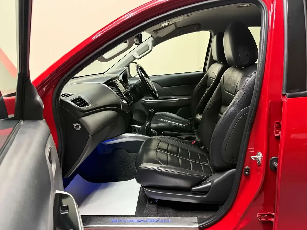 Used Mitsubishi L200 2017 Red Pickup