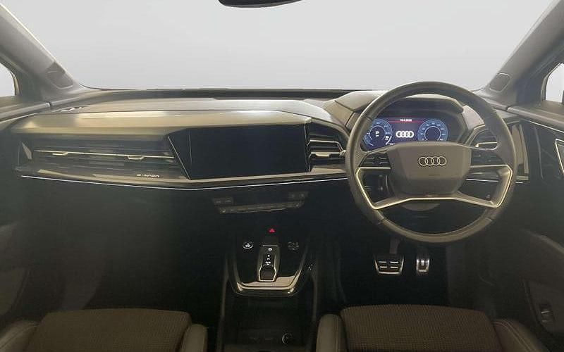 Begagnad Audi Q4 e-tron S-Line 150 kW (204 HK) 2023 Svart SUV