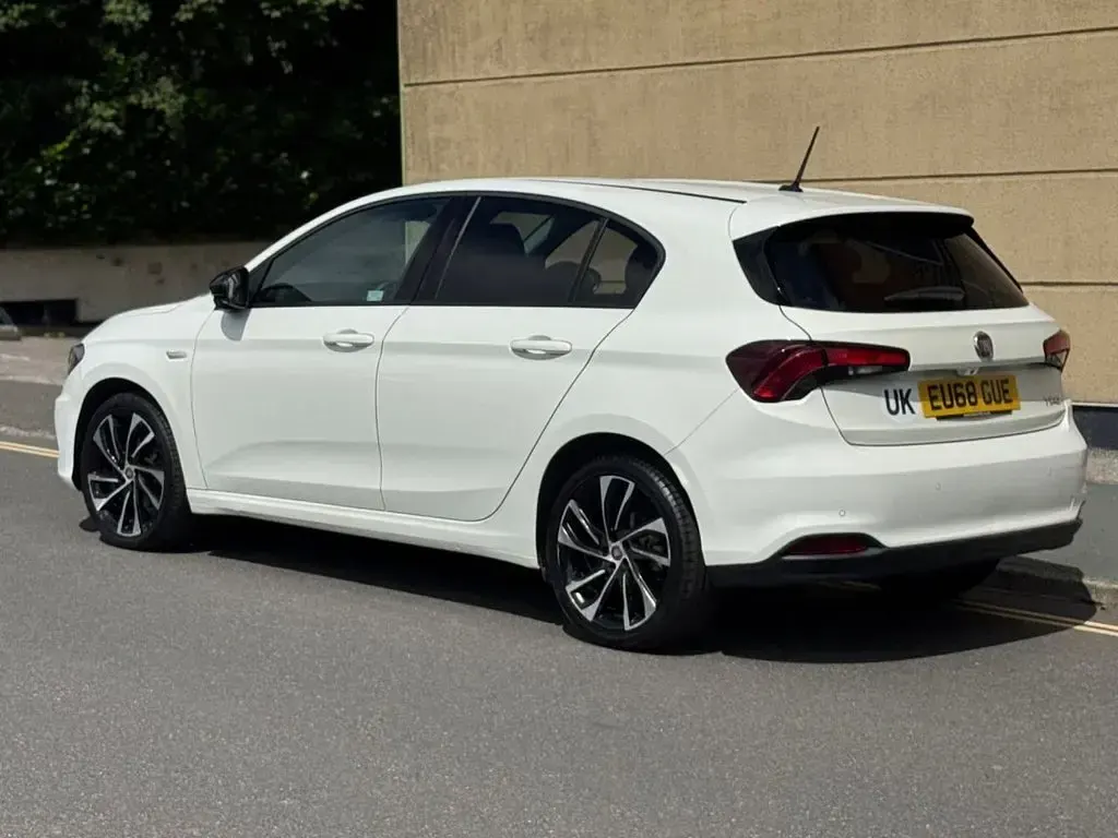 Used Fiat Tipo S 120 HP (88 kW) 2018 White Hatchback