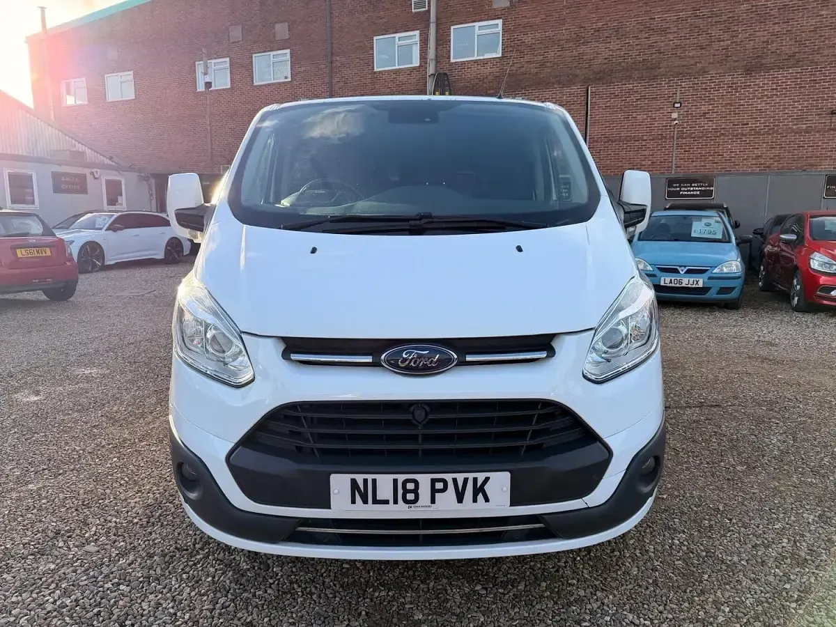 Used Ford Transit Custom Limited 130 HP (95 kW) 2018 White Van