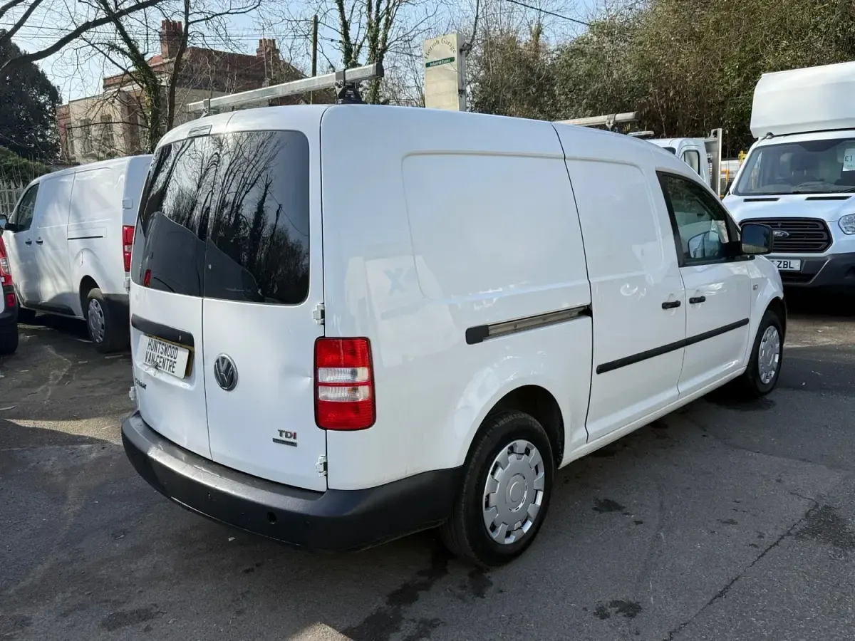 Używany VW Caddy Startline 102 KM (75 kW) 2015 Biały Minivan