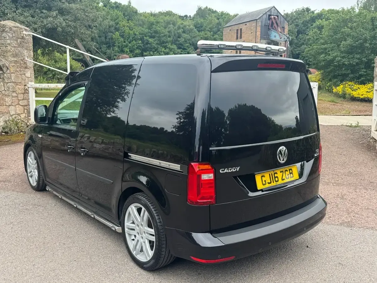 Used VW Caddy Highline 150 HP (110 kW) 2016 Black MPV
