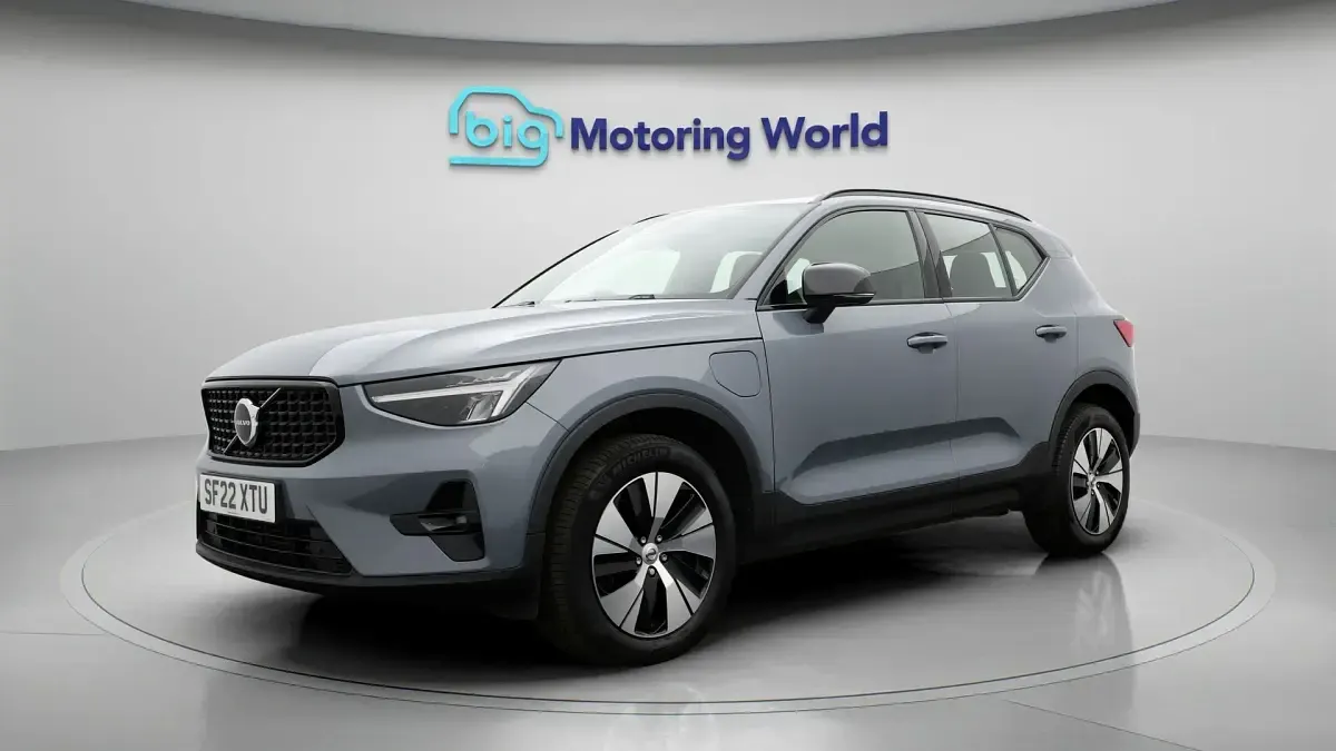 Used Volvo XC40 Plus 211 HP (155 kW) 2022 Grey SUV