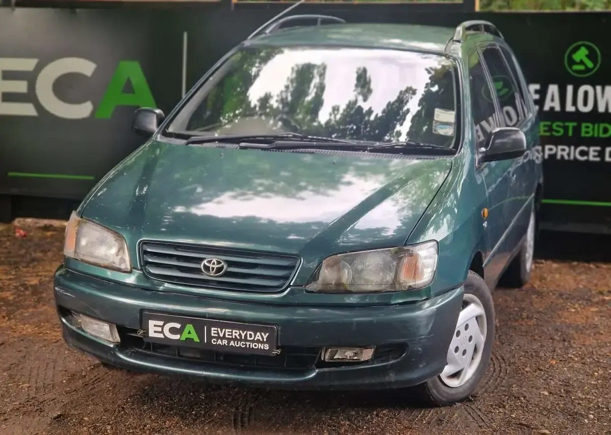 Used Toyota Picnic 128 HP (94 kW) 1999 Green MPV