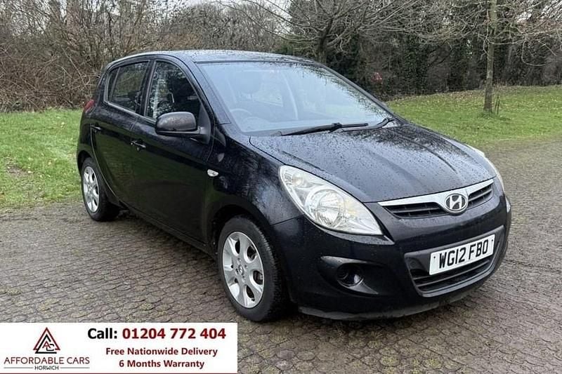 Used Hyundai i20 Comfort 77 HP (56 kW) 2012 Black Hatchback