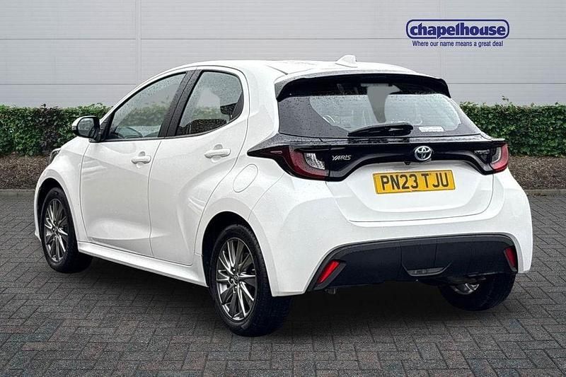 Used Toyota Yaris Hybrid 2023 White Hatchback