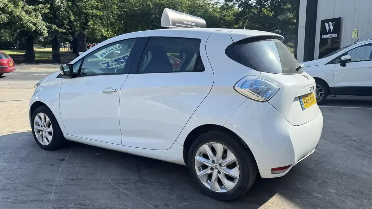 Used Renault Zoe Dynamique 2016 White Hatchback