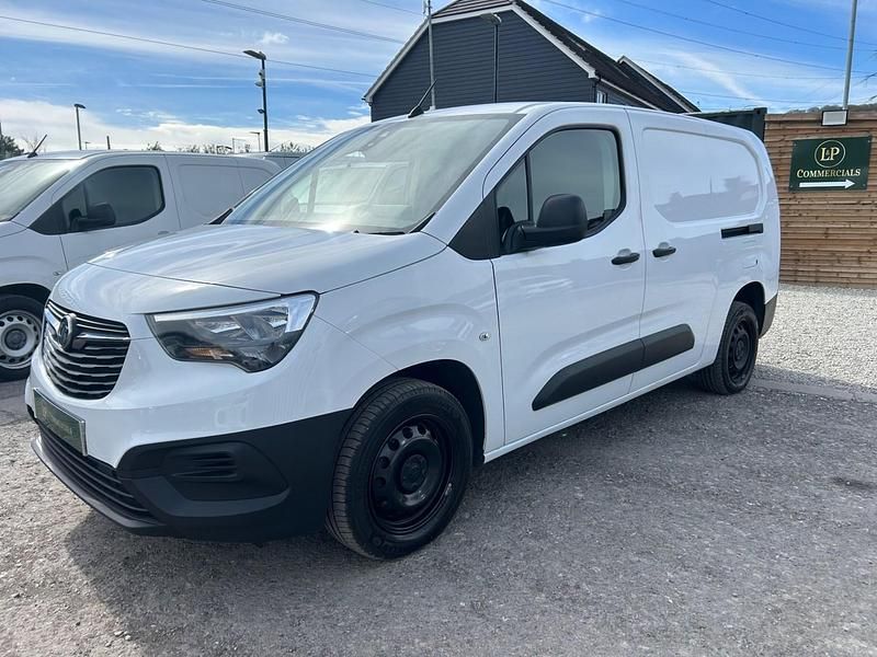 Used Vauxhall Combo S 100 HP (73 kW) 2023 White MPV