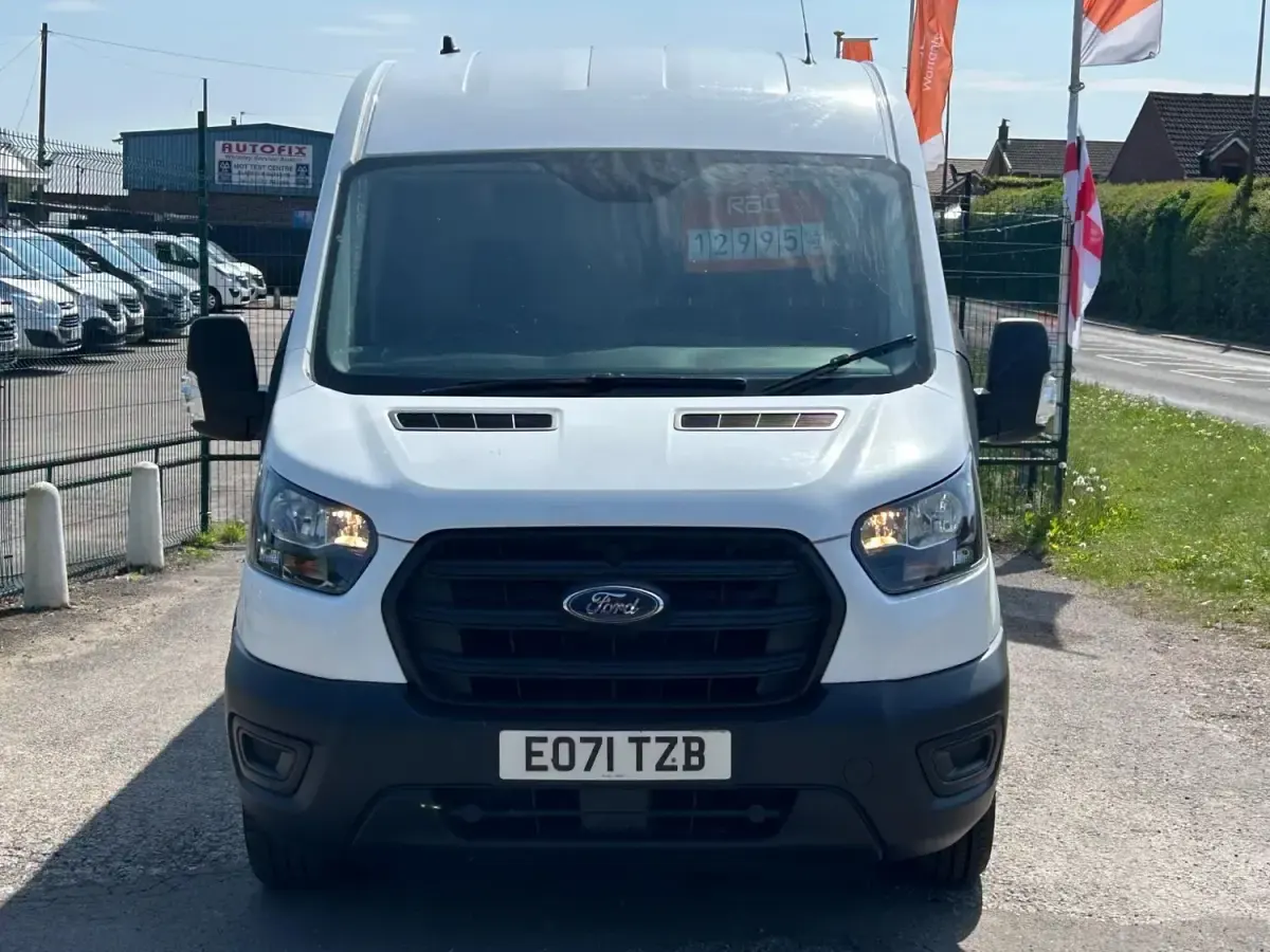 Usado Ford Transit 130 HP (95 kW) 2022 Branco Van