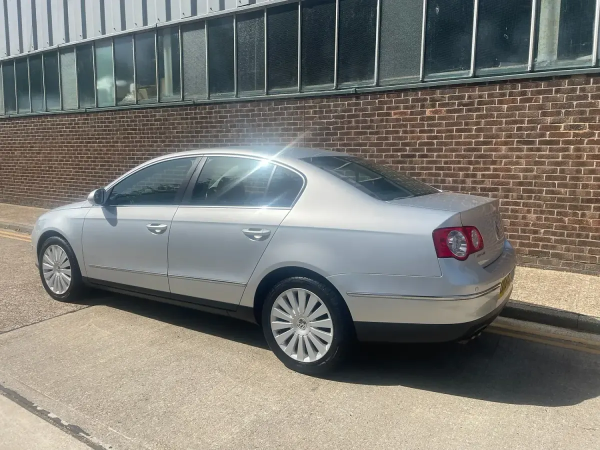Used VW Passat Highline 110 HP (80 kW) 2010 Silver Sedan