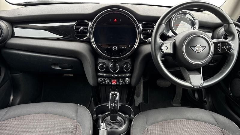 Usado Mini Cooper Classic 134 HP (98 kW) 2022 Preto Citadino