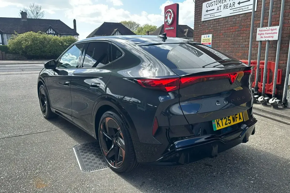 Usado Cupra Tavascan VZ1 250 kW (340 HP) 2025 Cinzento SUV