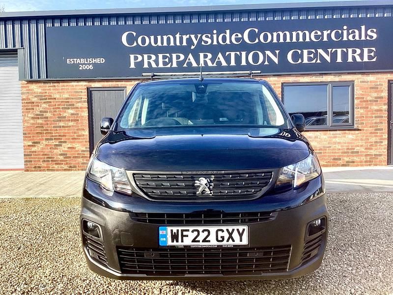 Used Peugeot Partner Premium 100 HP (73 kW) 2022 Black MPV