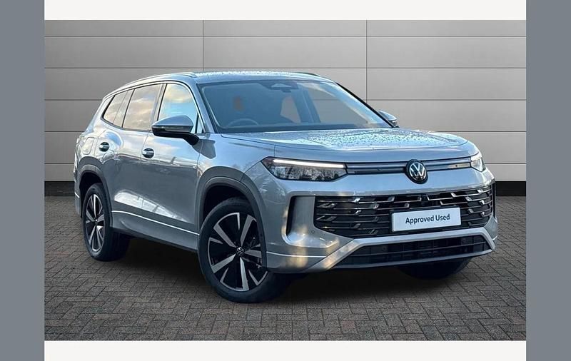 Usado VW Tayron Elegance 150 HP (110 kW) 2025 Prateado SUV